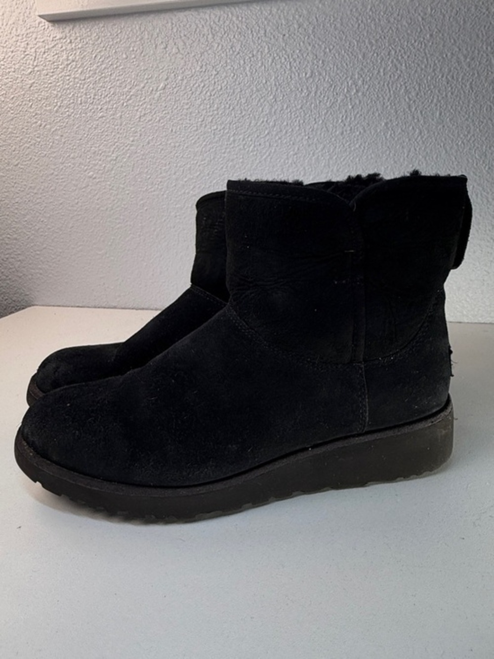 UGG Classic Mini II Black Suede Shearling Boots Womens 8.5
